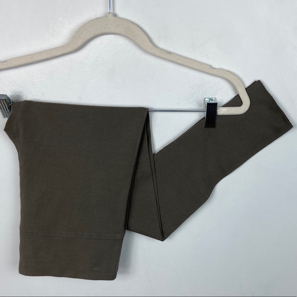 Aritzia TNA Atmosphere Leggings Taupe Size Medium - Picture 9 of 11